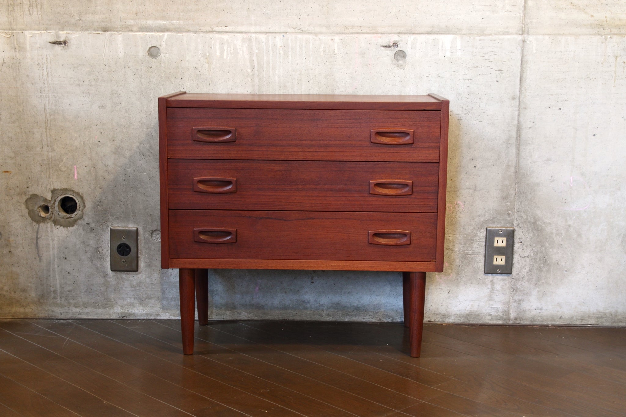 デンマークミニチェスト C – 北欧ヴィンテージ家具、ロングライフ