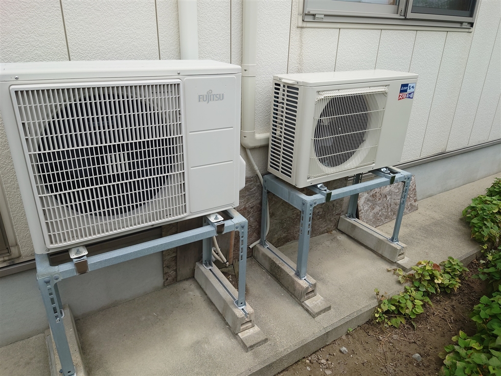 価格.com - 『4.室外機比較 右が「霧ヶ峰（寝室用）」 左が「富士通