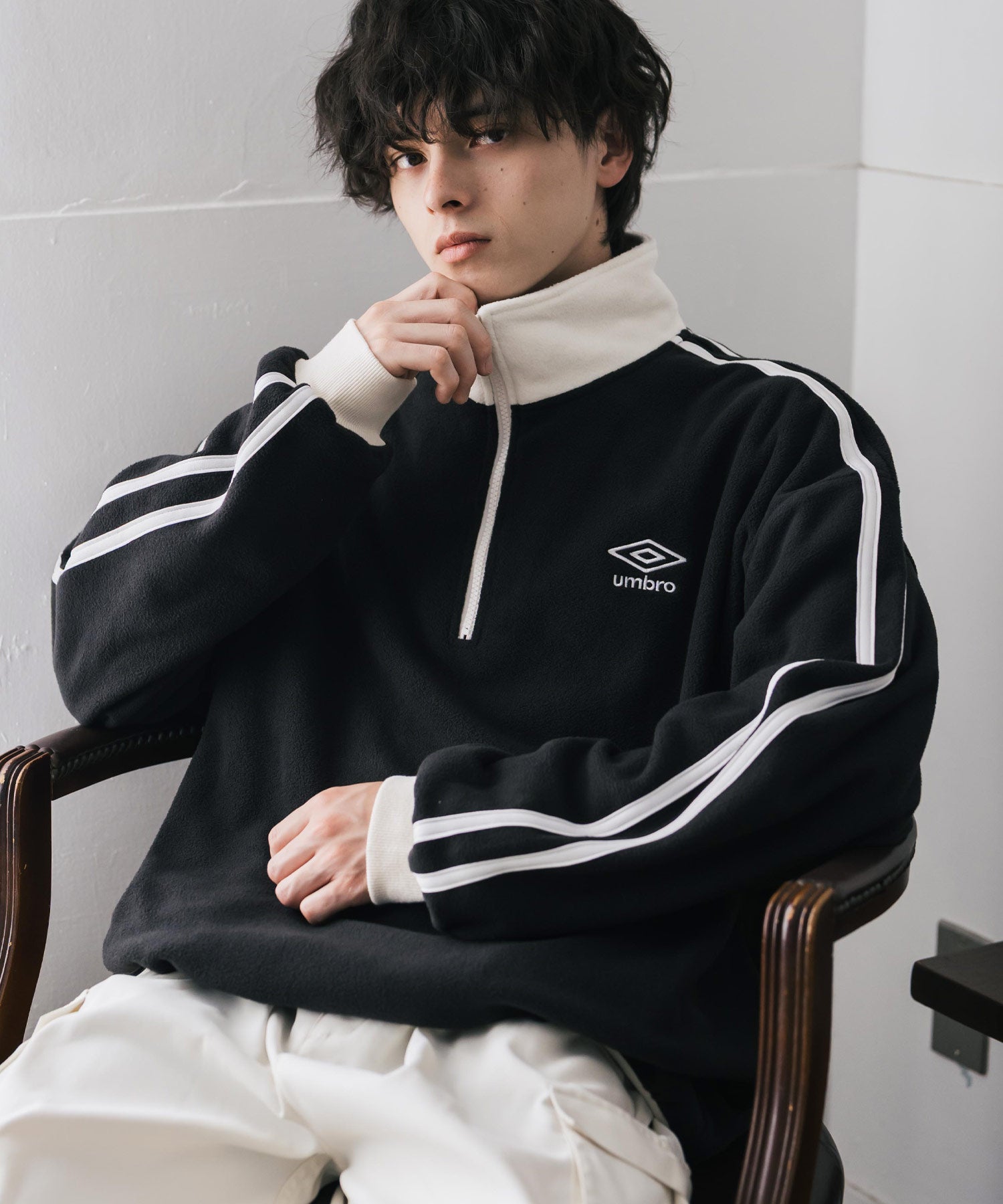 UMBRO 別注コラボオーバーサイズワンポイントロゴ刺繍サイドライン