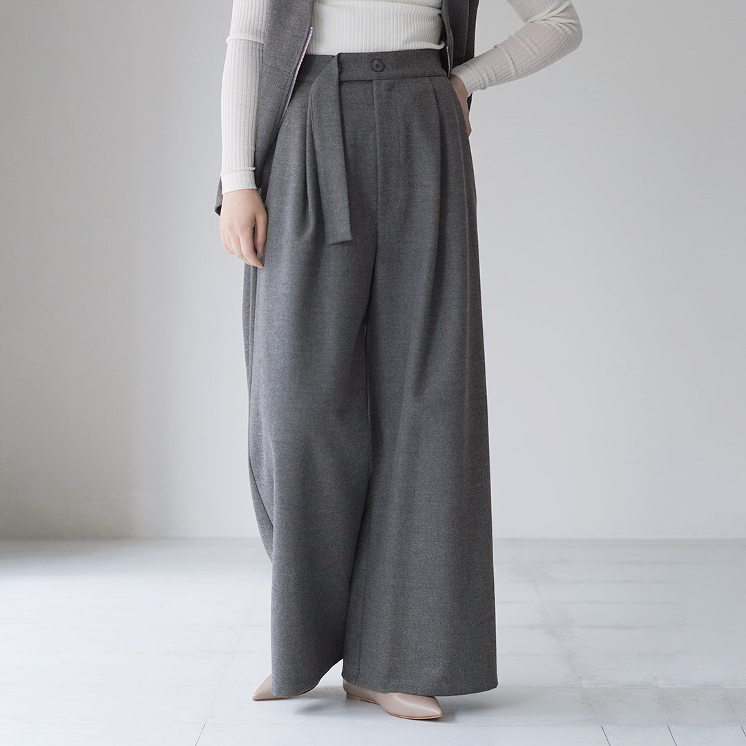 CYAN TOKYO（シアン トーキョー） フラノ オーバーベルト ワイドパンツ