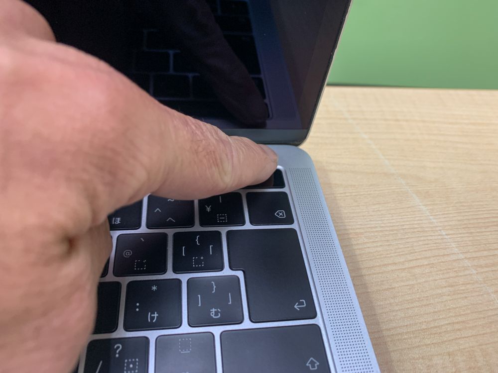 MacBook Pro (13インチ, 2019) 修理事例｜ロジックボード故障を解決し
