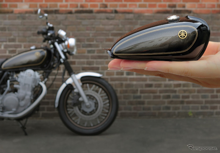 ヤマハの名車『SR400』のタンクがミニチュアに、300個を限定販売へ