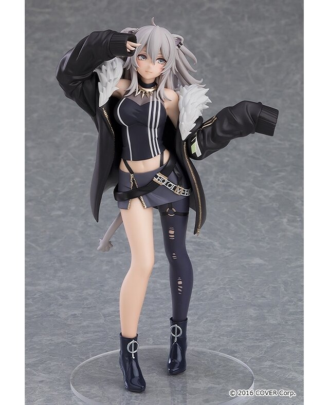 引き締まったお腹とスラリと伸びた足が素晴らしい！ホロライブ・獅白