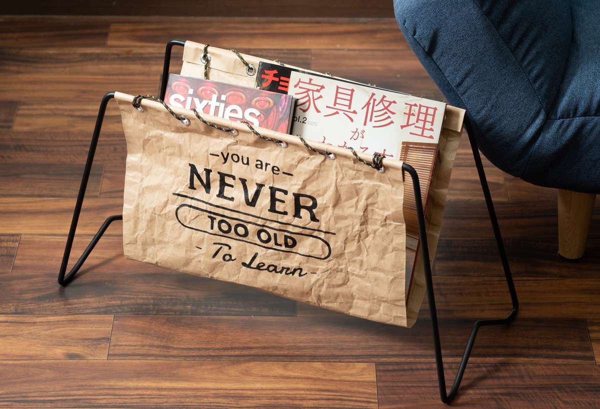 意外な材料がオシャレに変身するマガジンラックの作り方。初心者でも