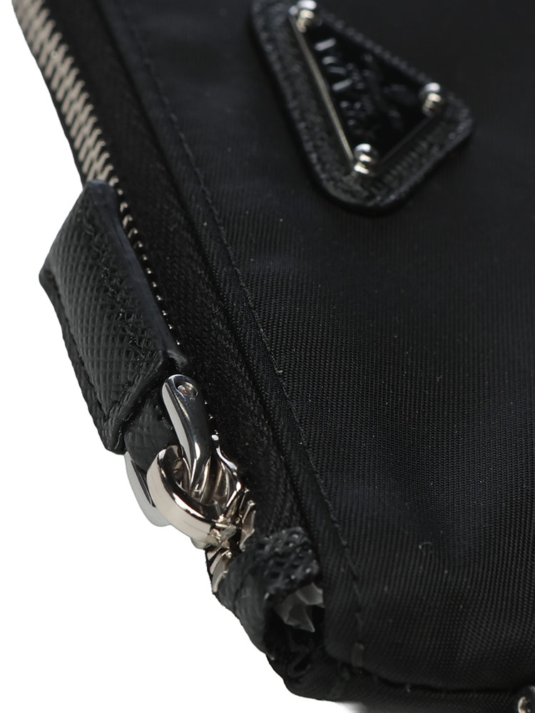 PRADA (プラダ) トライアングルロゴ ナイロン ミニポーチ 小銭入れ