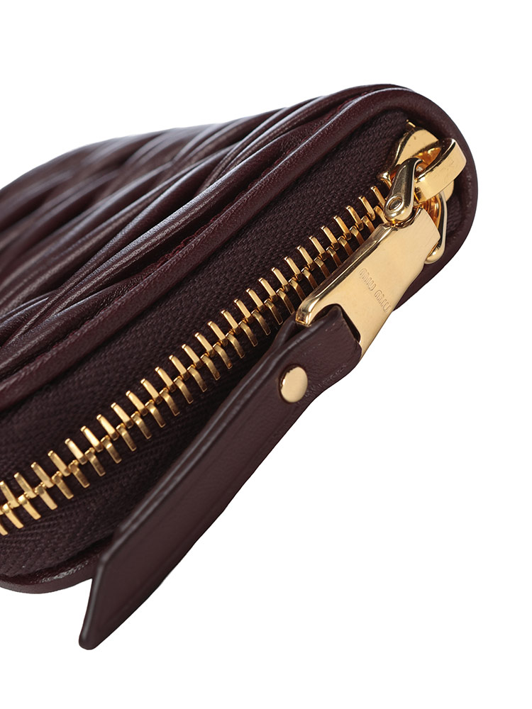 MIU MIU (ミュウミュウ) ナッパレザー マテラッセモチーフ ジップ ミニ