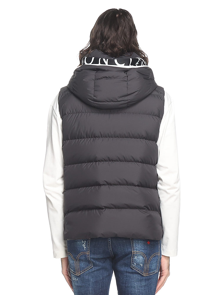 MONCLER (モンクレール) フードロゴ フルジップ ダウンベスト