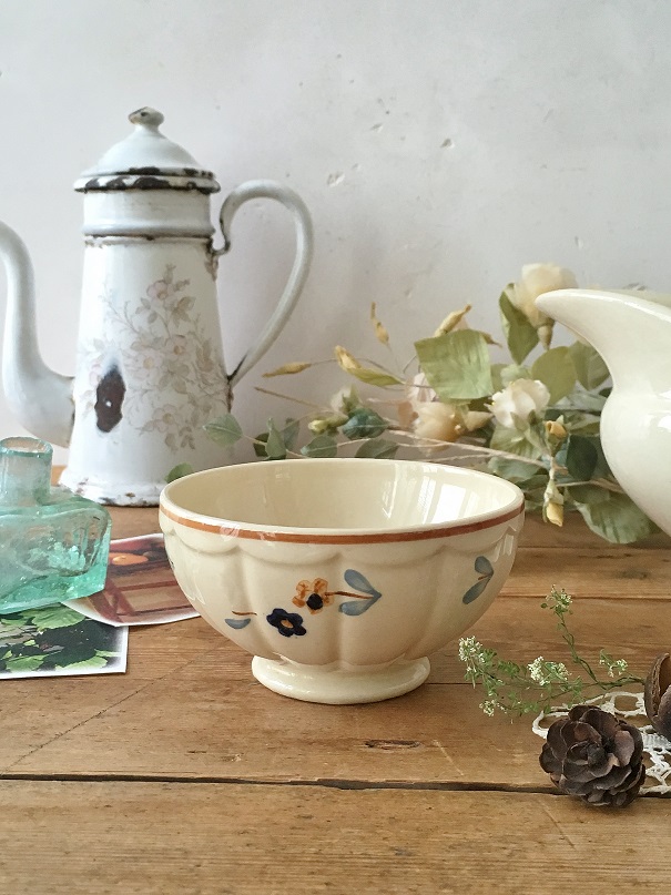 フランスサルグミンヌ製カフェオレボウルはかわいいアンティークネット