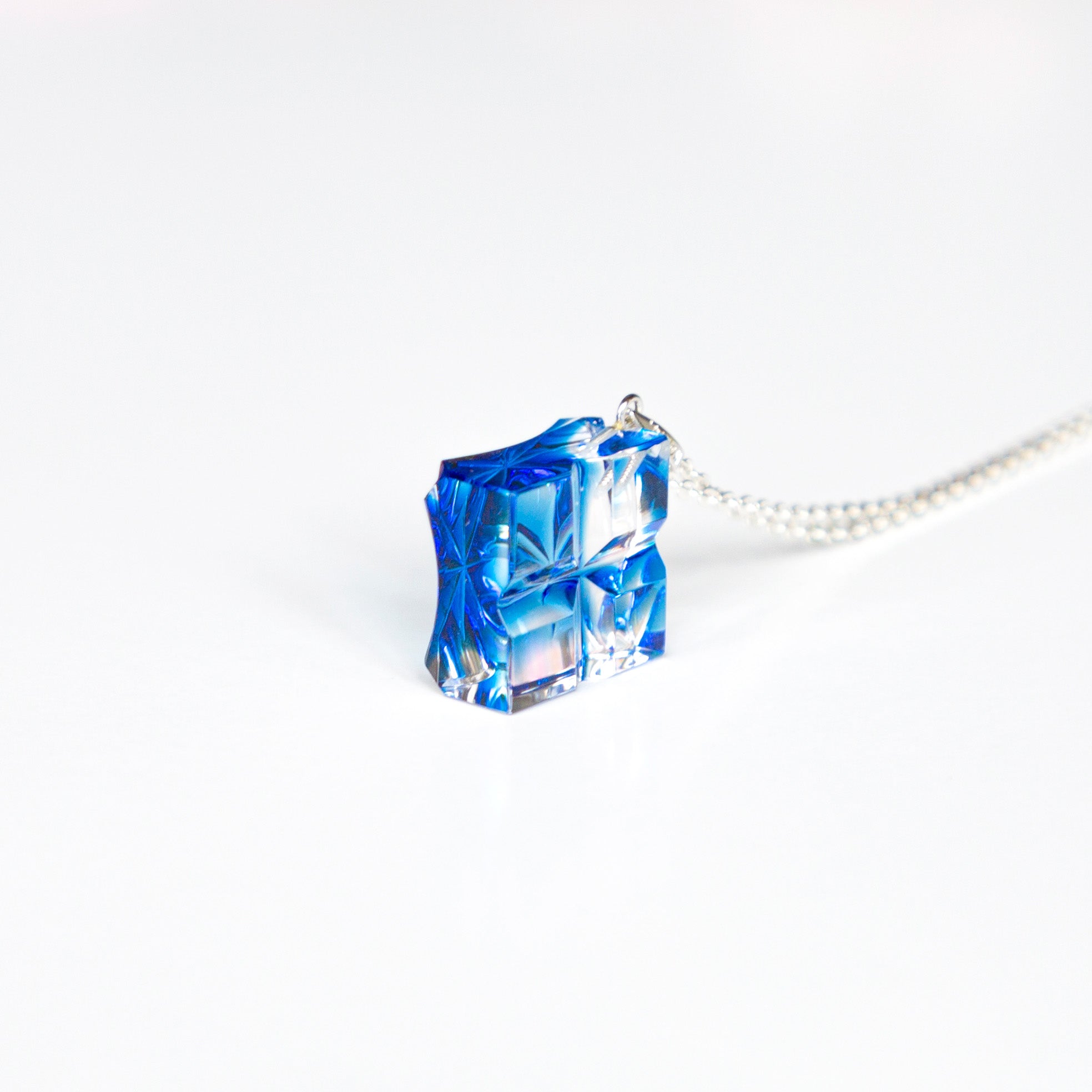 島津薩摩切子】 創作 ペンダント キュービックB スター – ㈱島津興業