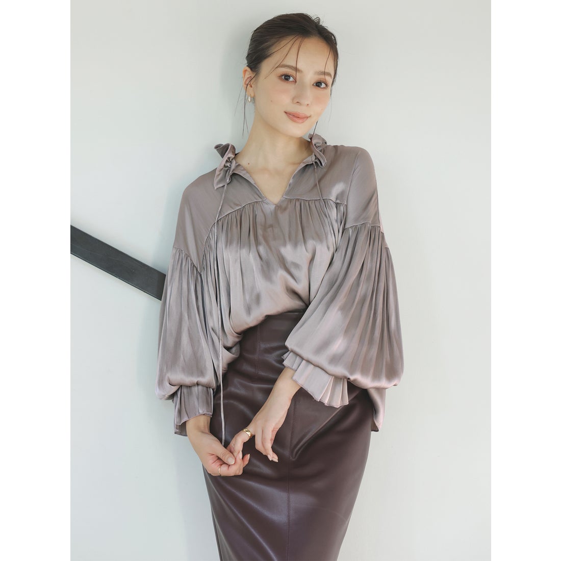 アニュアンス anuans ネックフリルギャザーブラウス （BROWN