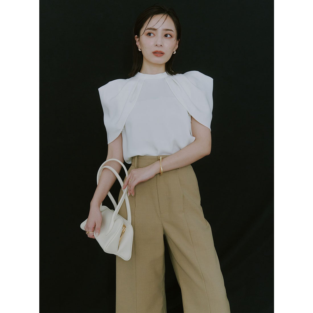 アニュアンス anuans フォルムショルダーブラウス （WHITE