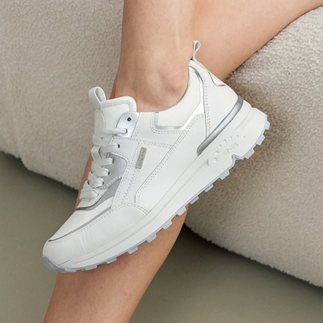 ブソラ bussola 晴雨兼用レースアップスニーカー （ホワイト