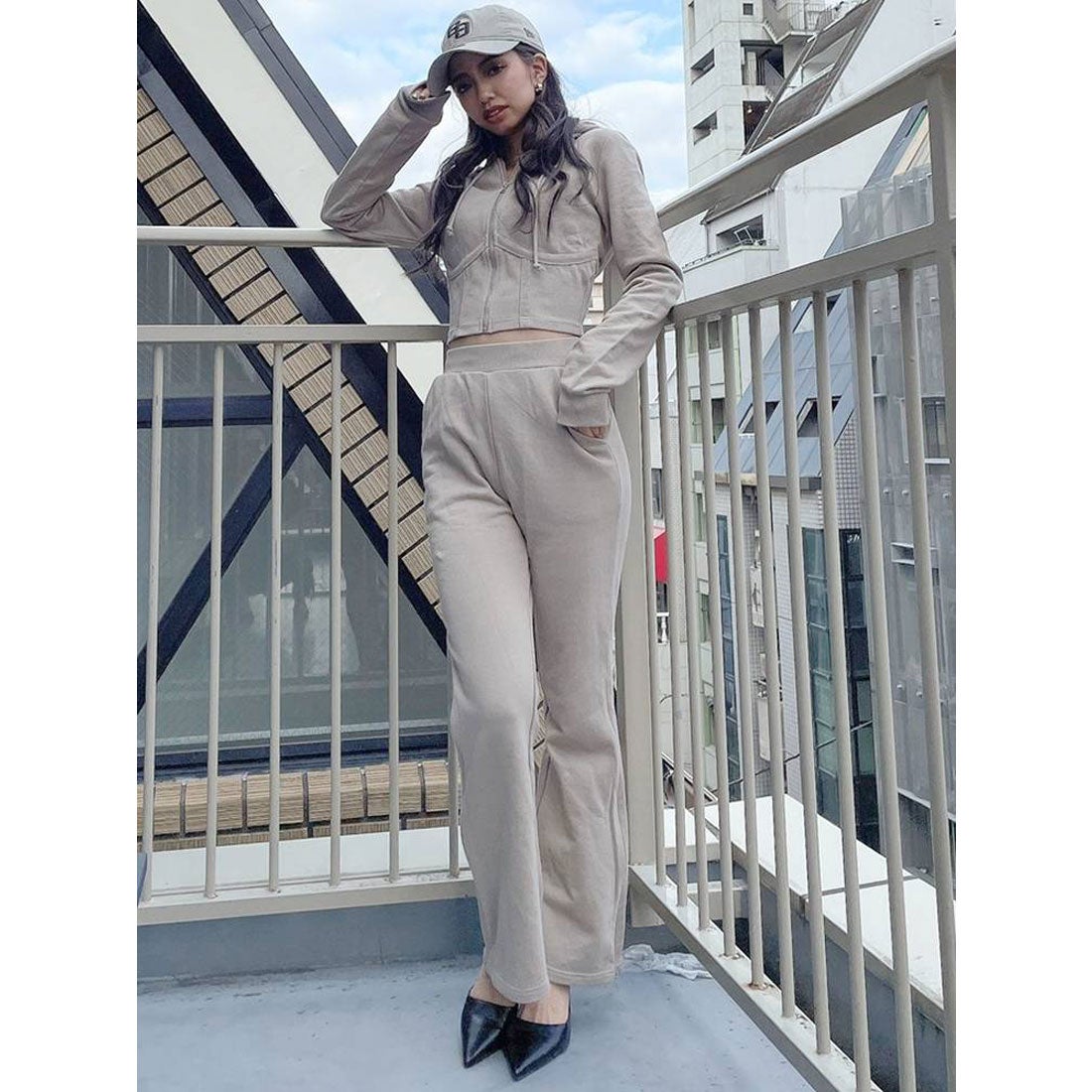 ジェイダ GYDA HEM ZIPUPスウェットフレアーパンツ （ベージュ