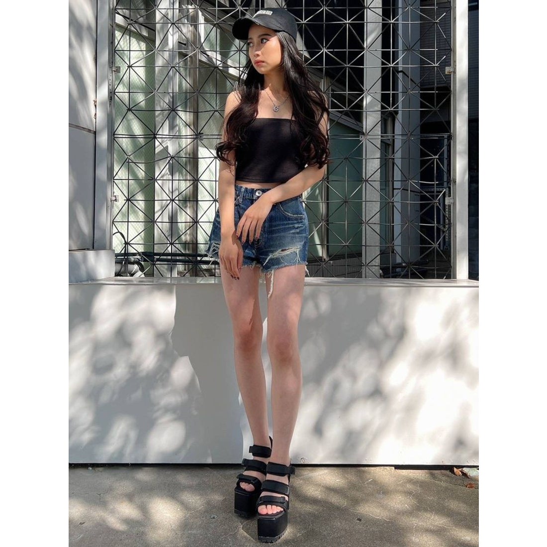 GYDA BACK RIPPEDデニムショートパンツ（インディゴ） -ファッション