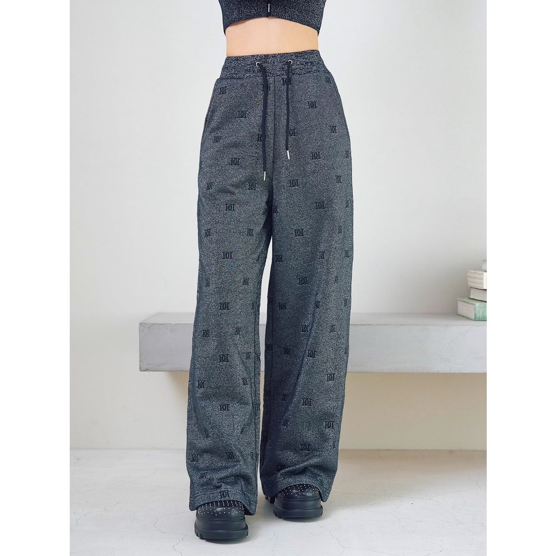 ダーリッチ Darich ロゴパターンラメスウェットパンツ （グレー