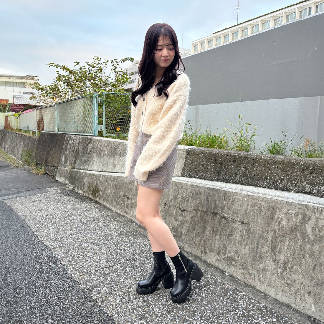 EVOL/イーボル】 サイドファスナー10cm厚底ショートブーツ IX5545