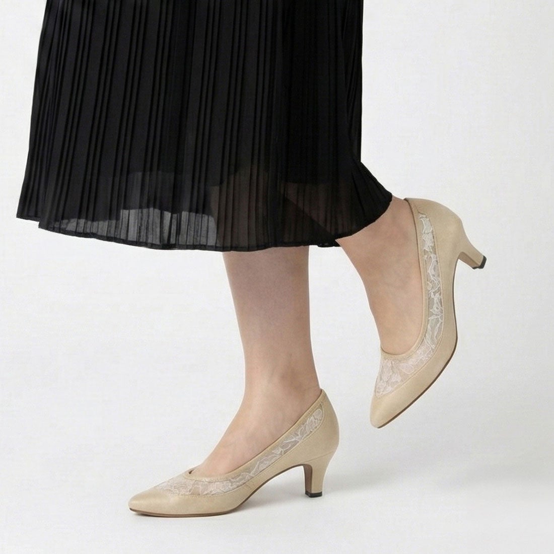 フォルムフォルマ form forma S(22.5cm)大人レースパンプス （ベージュ