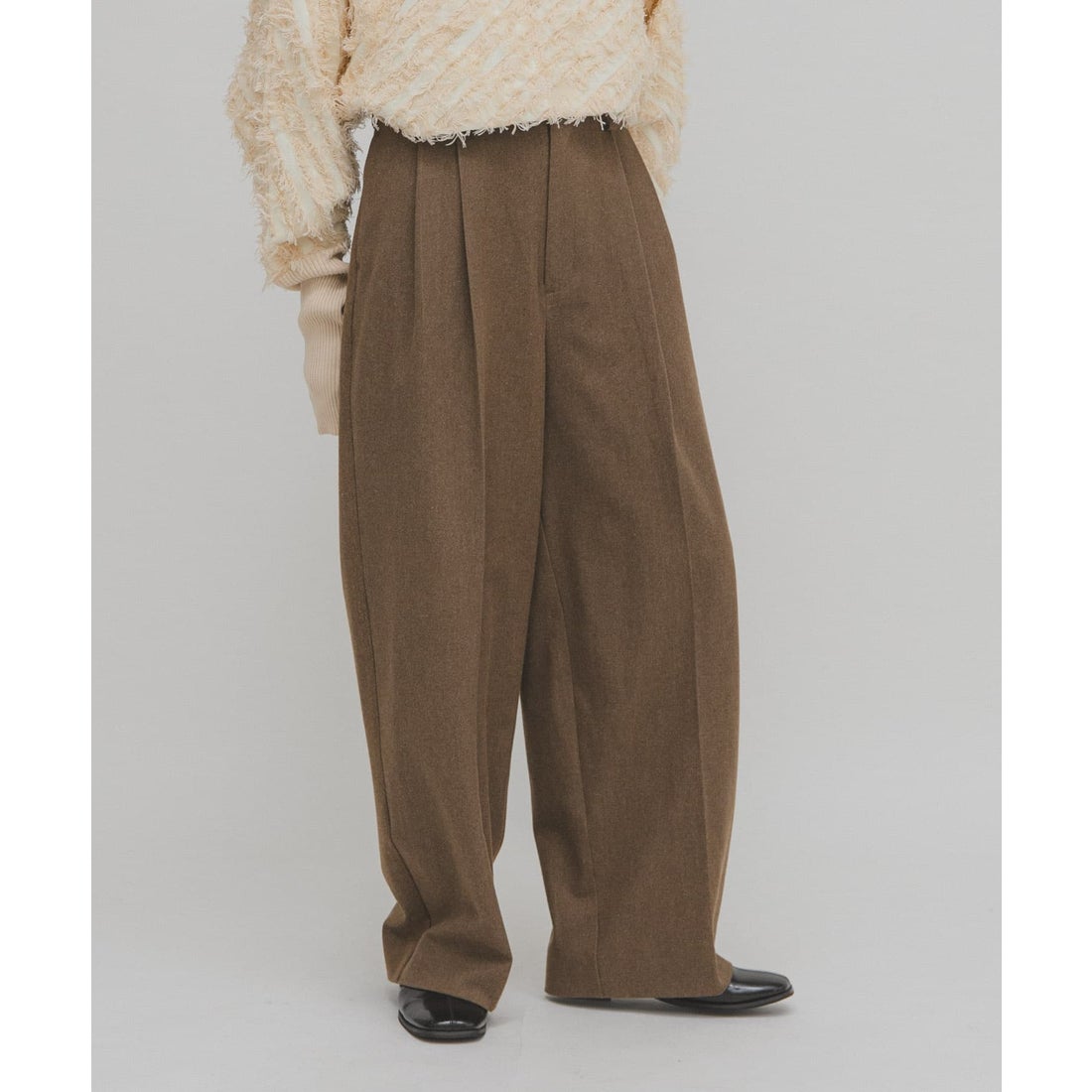 ケービーエフ KBF ウールライクブラッジュドパンツ （チャコールグレー