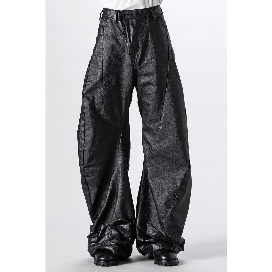 ユリウス JULIUS 10oz Coated Denim Curved Wide Pants（BLACK