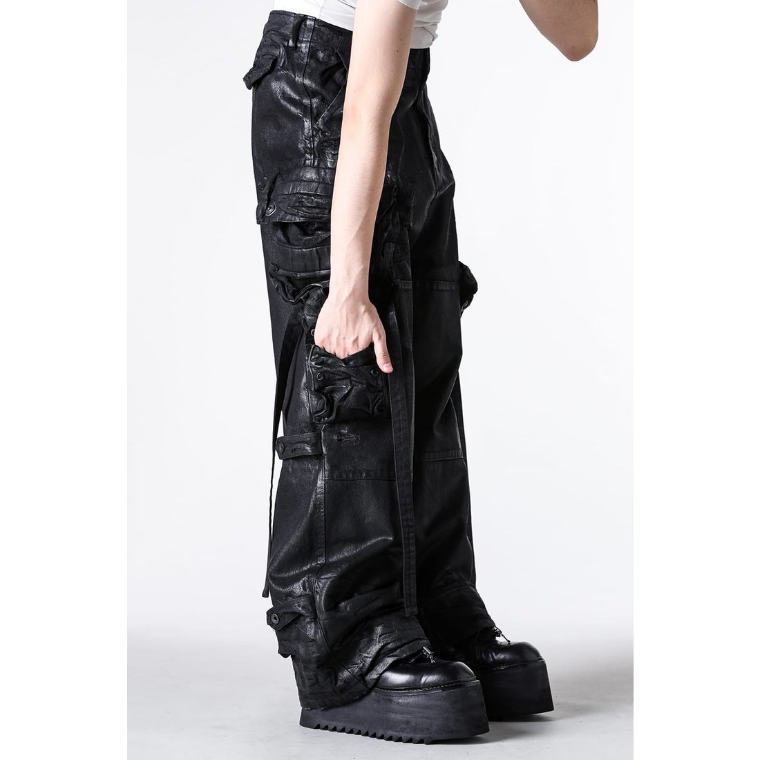 ユリウス JULIUS COATED 12oz DENIM PANTS （BLACK） -FASCINATE