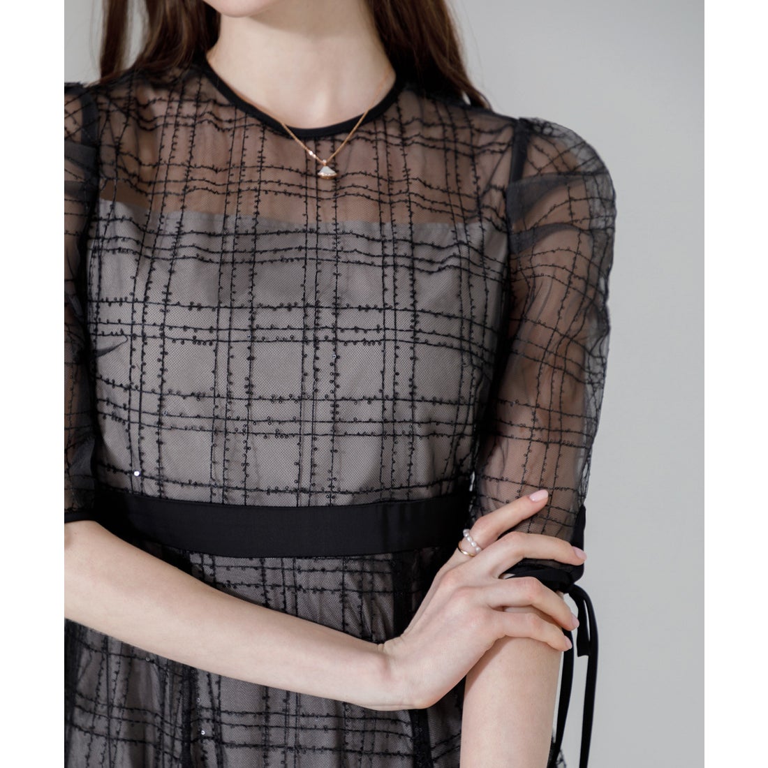 レジャ Leja チェック刺繍スパンコールチュール素材袖リボン