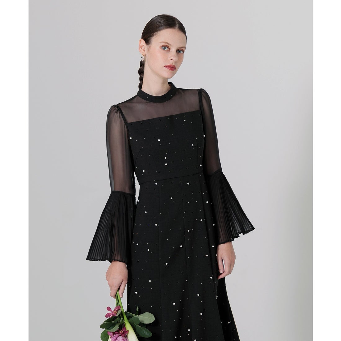 レジャ Leja パールビジュー付き透け感プリーツフレアスリーブビーズ