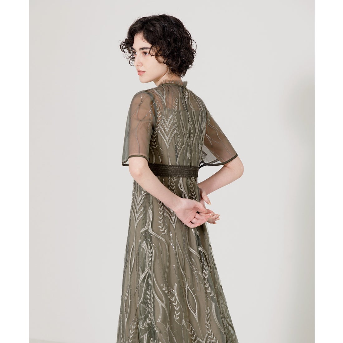 レジャ Leja スパンコールししゅうウエストマークリボンプチハイネック