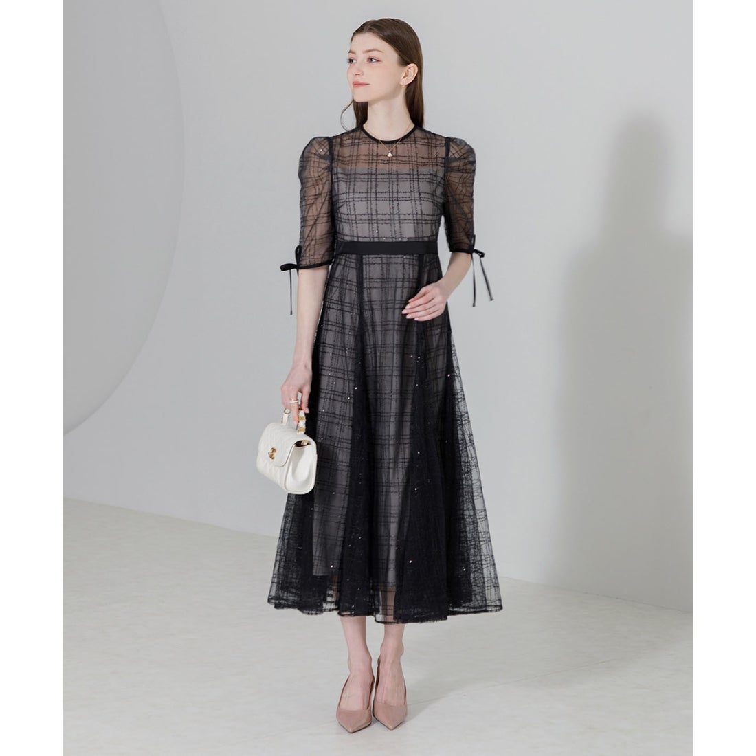 レジャ Leja チェック刺繍スパンコールチュール素材袖リボン