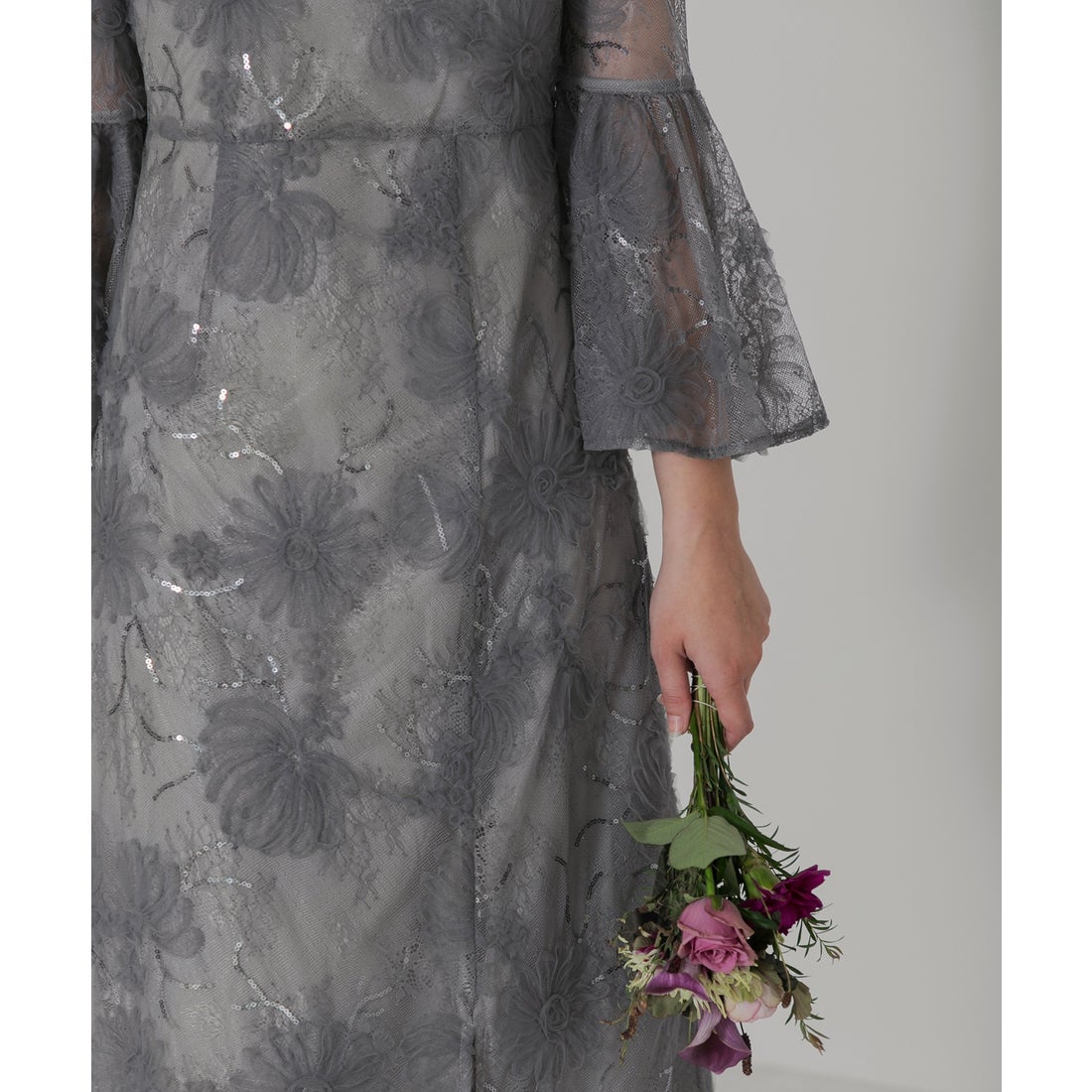 レジャ Leja スパンコール刺しゅうレース透け感フレアスリーブスリット