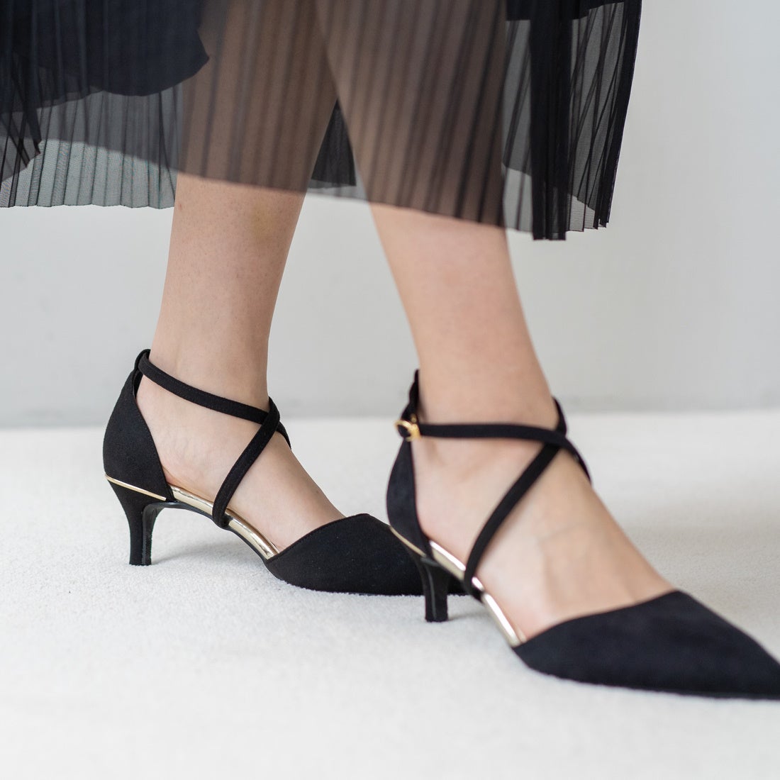 ラウナレア Launa lea クロスストラップパンプス(0480) （ブラックS