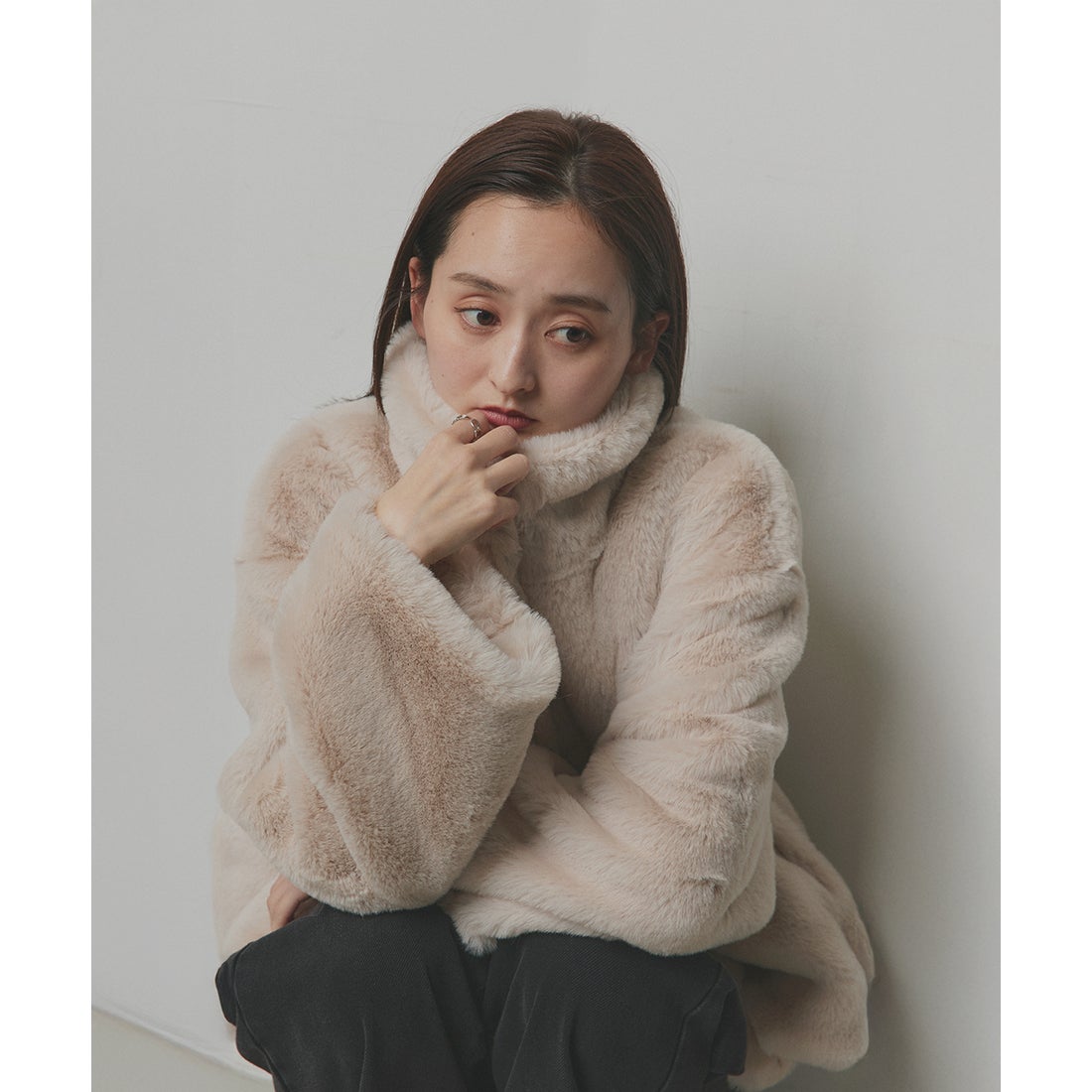 アドティエ ad thie スタンドカラー フェイクファーコート （ブラック