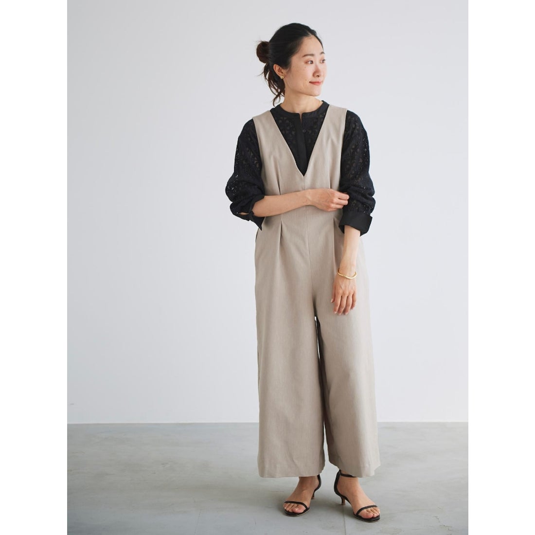 le.coeur blanc Vネックサロペット（ベージュ） -靴＆ファッション通販