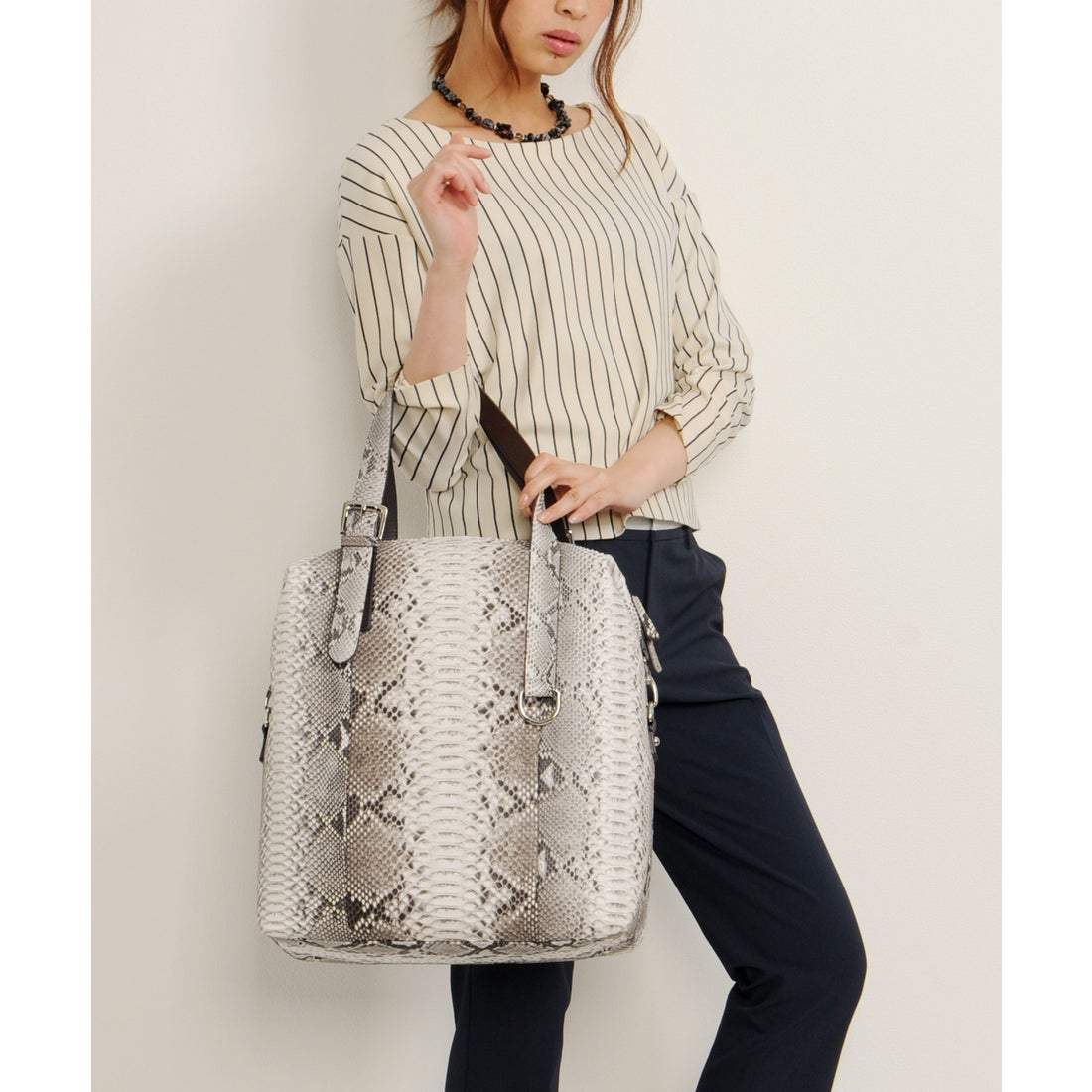 サンキョウショウカイ 三京商会 ダイヤモンド パイソン レザー トート