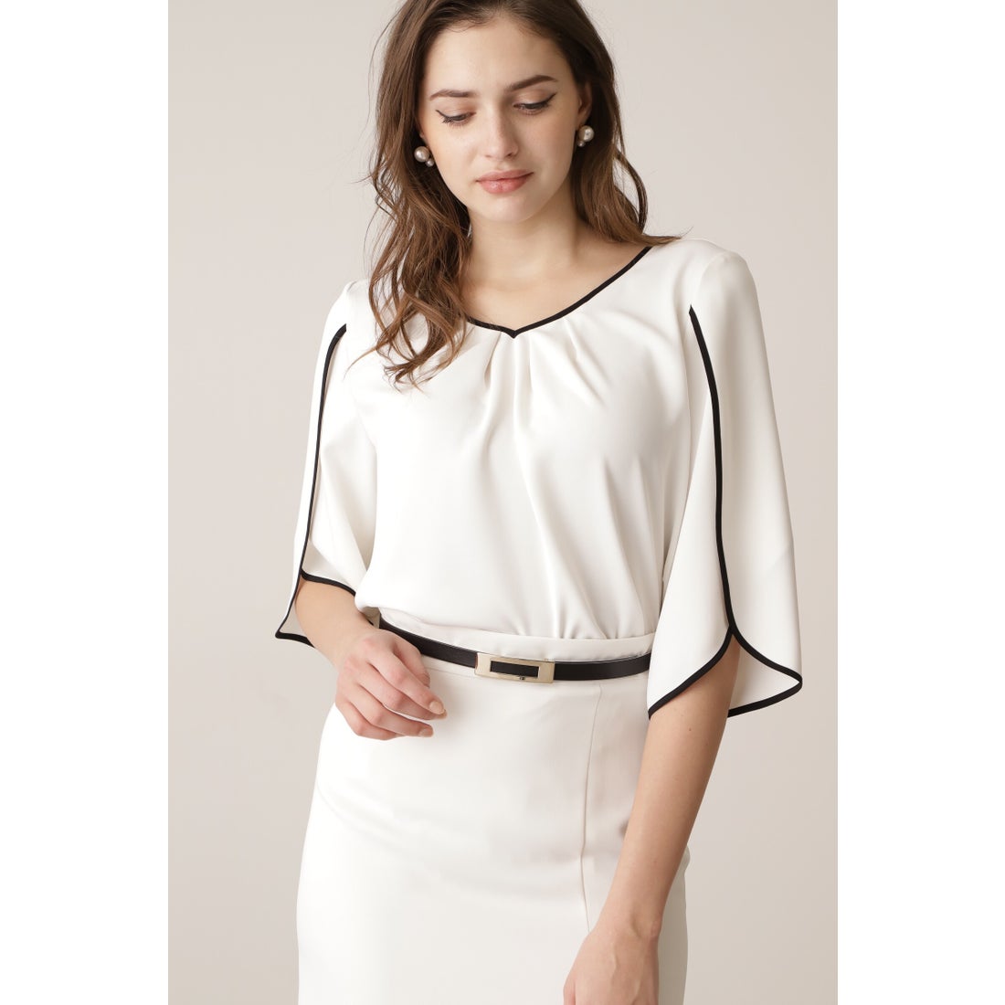 PINKY & DIANNE ◇配色パイピングペタルスリーブブラウス ホワイト