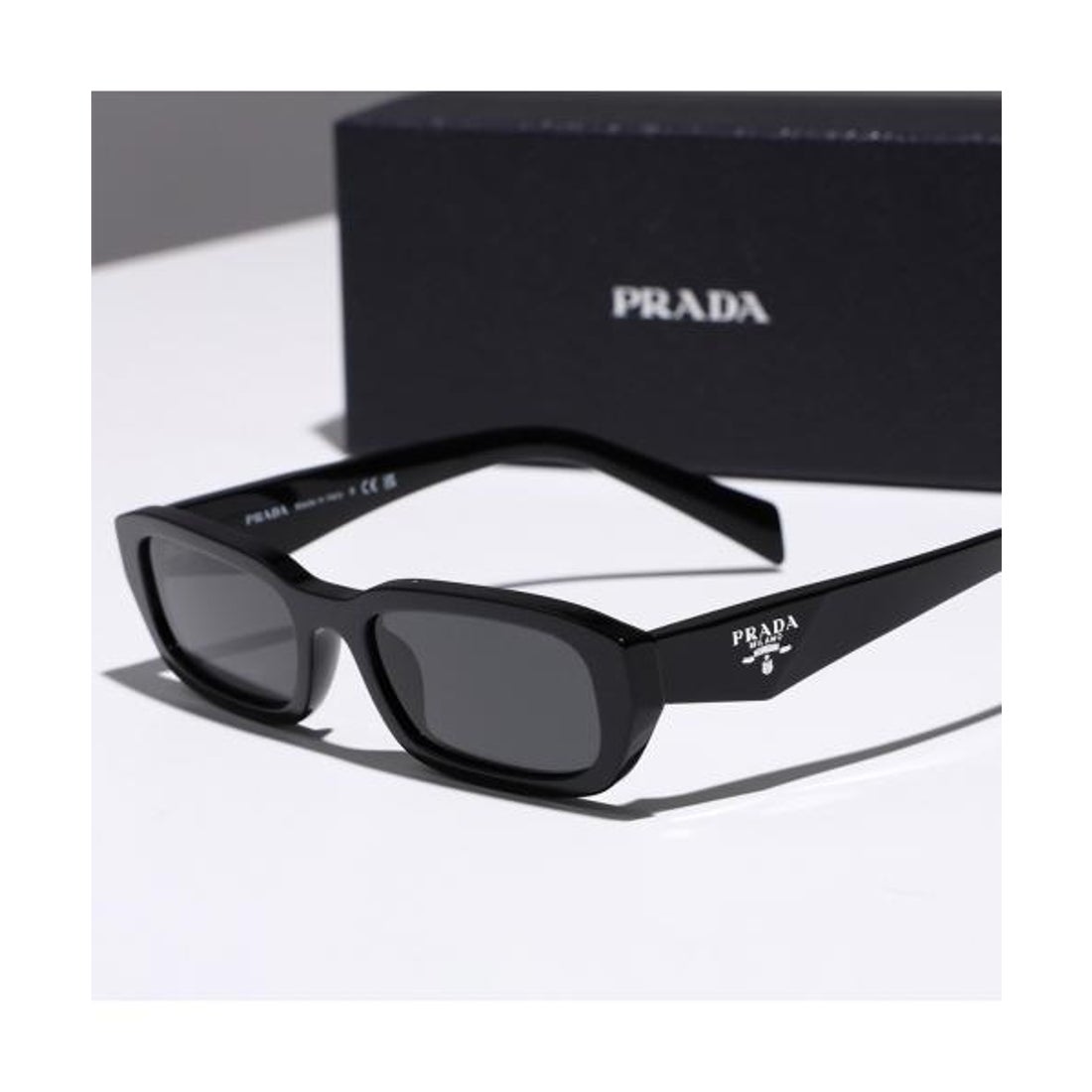 プラダ PRADA PRADA サングラス SPR B06 スクエア型 （16K-08Z/BLACK