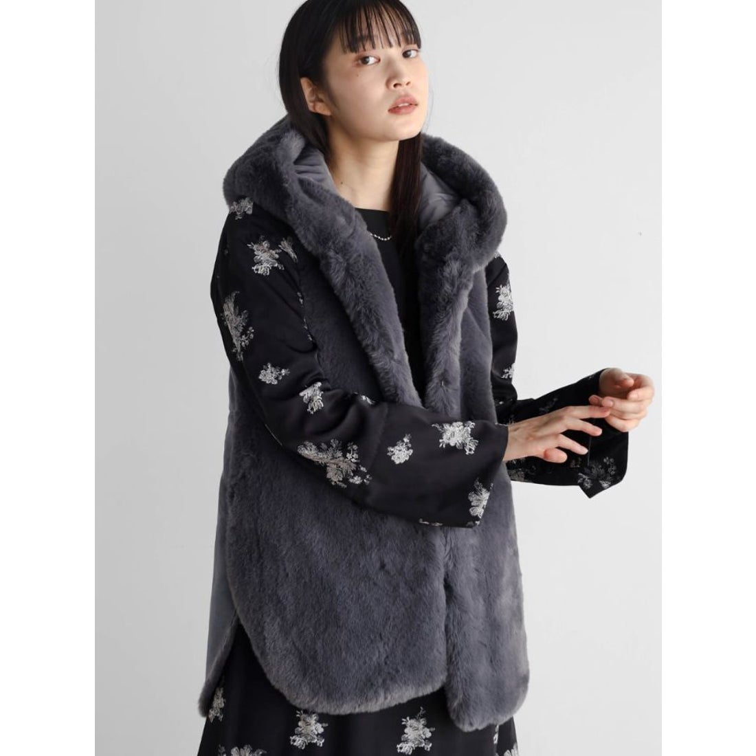 ラディエイト RADIATE フーデッドファーベスト - RADIATE limited