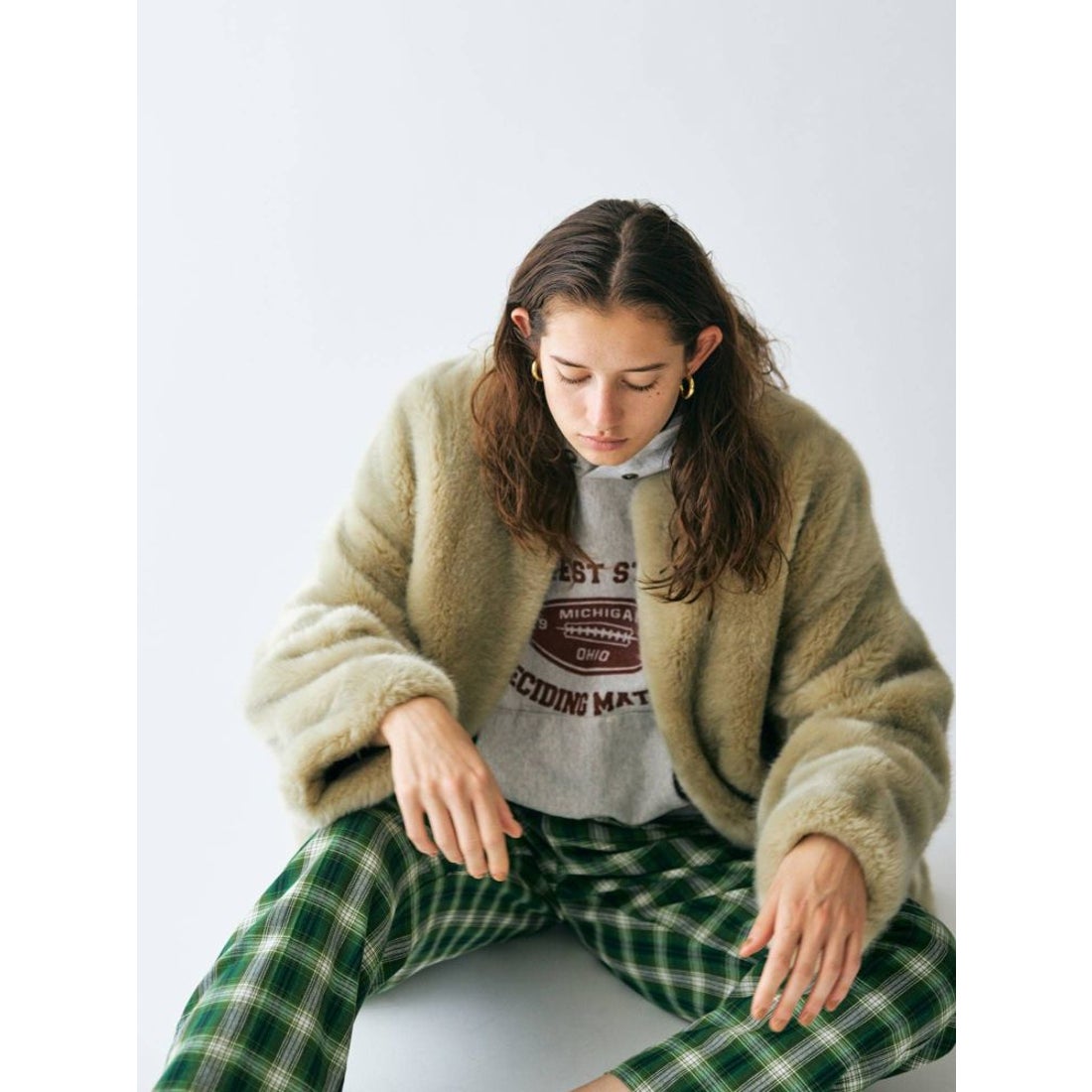 Ungrid フェイクファーコート（ライトグレー） -ファッション通販