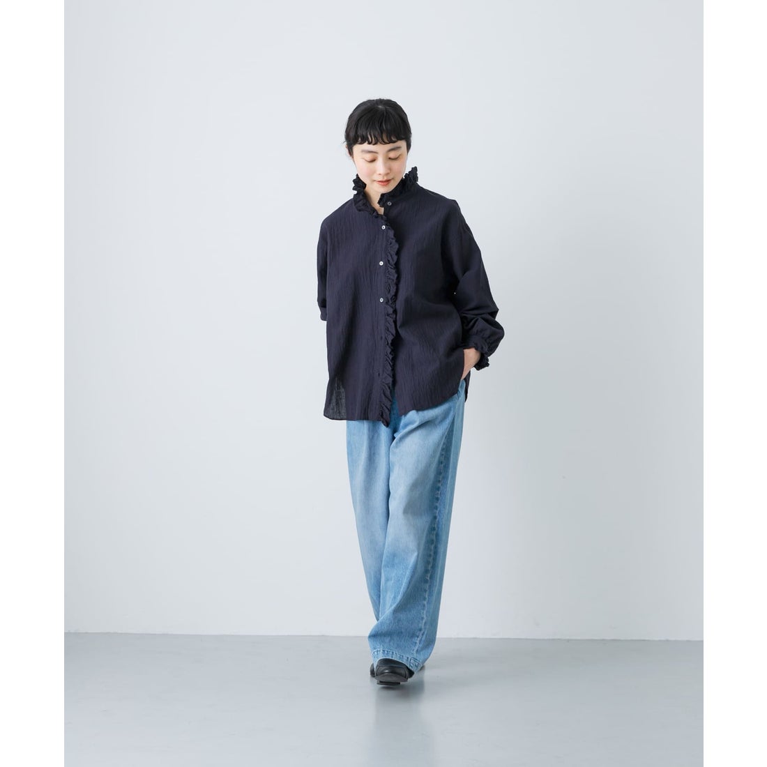 カグレ かぐれ コットンリネンフリルカラーシャツ （ネイビー