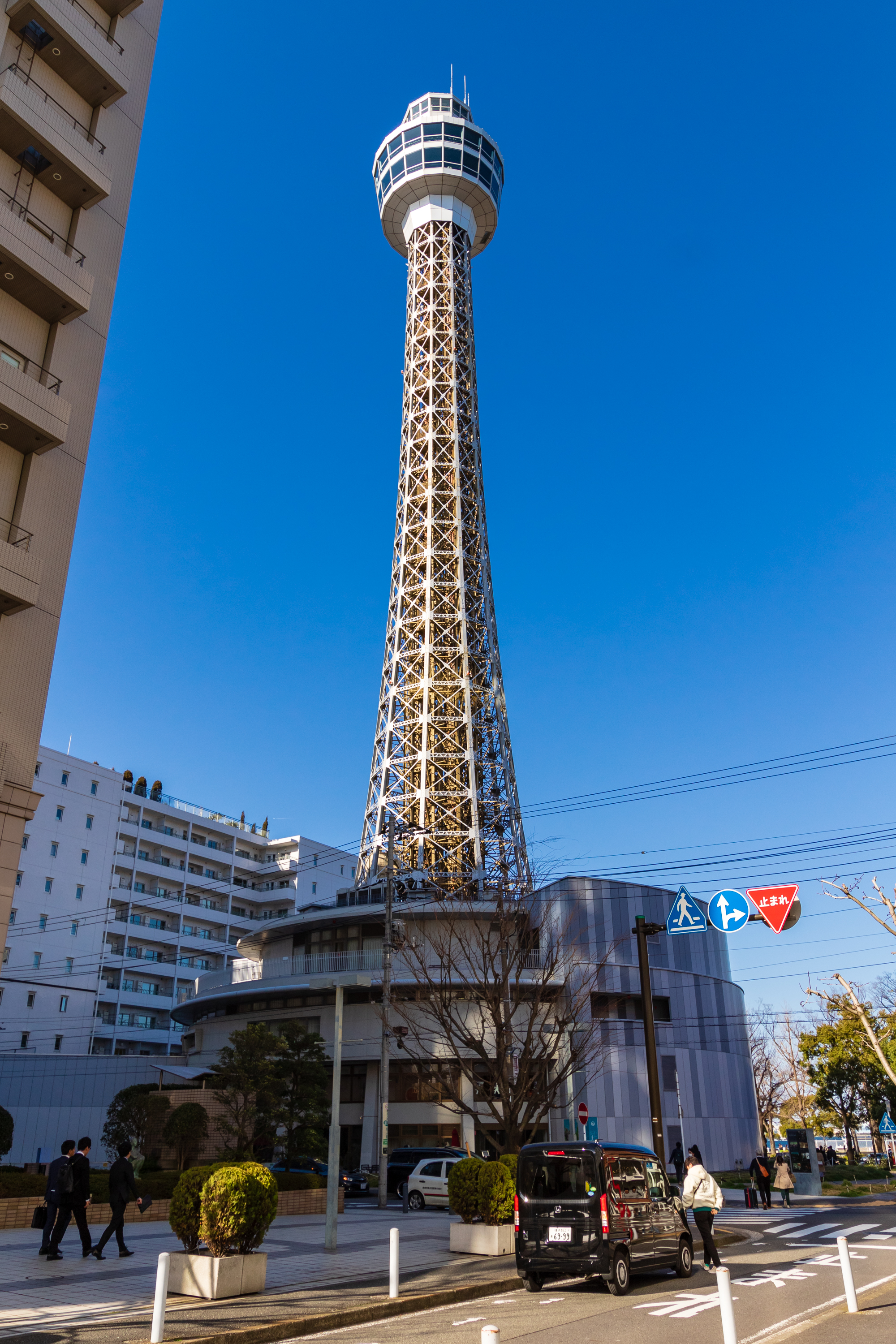 まるでペーパークラフト？改修に入る直前に横浜マリンタワーを見てきた