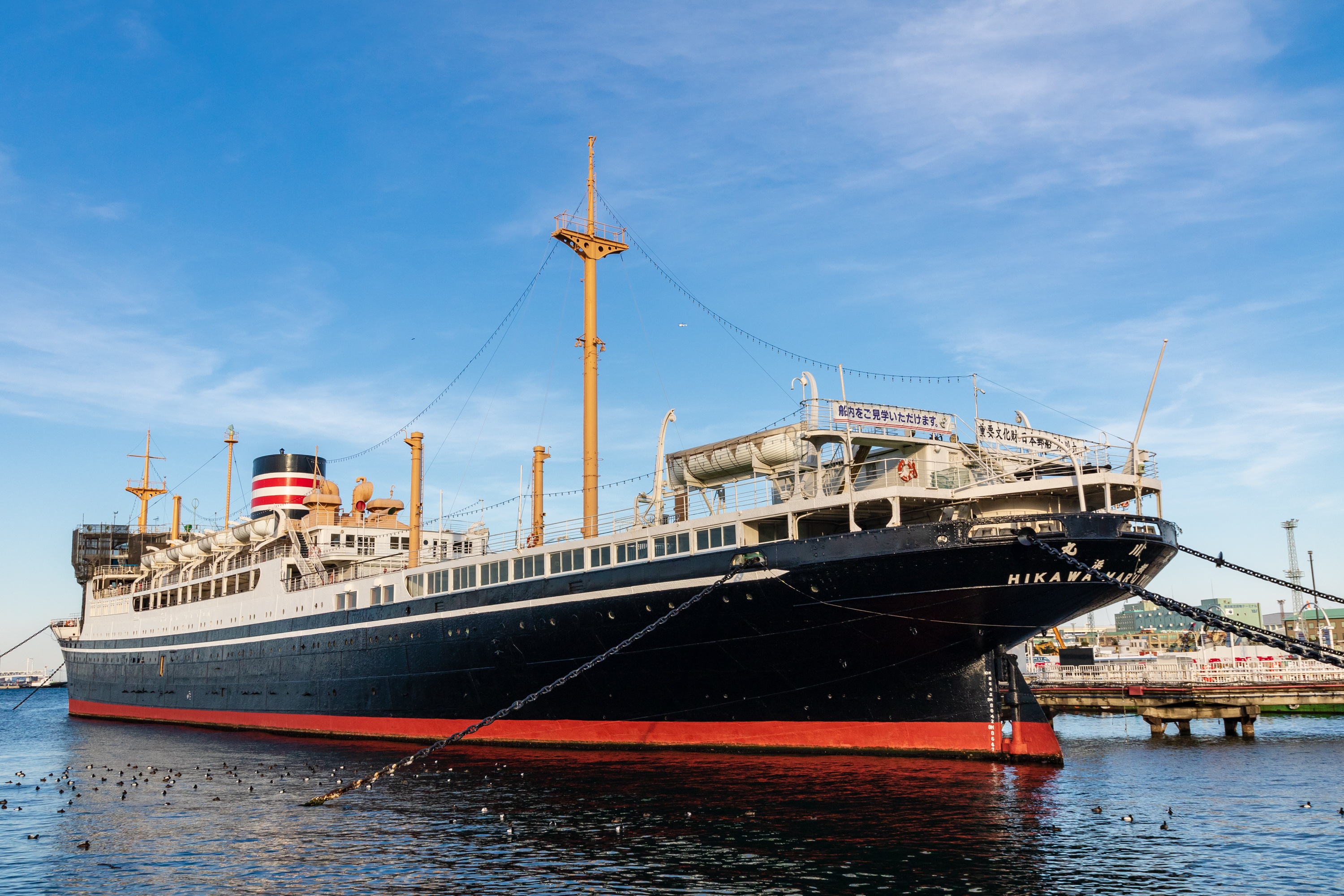 まるでペーパークラフト？改修に入る直前に横浜マリンタワーを見てきた