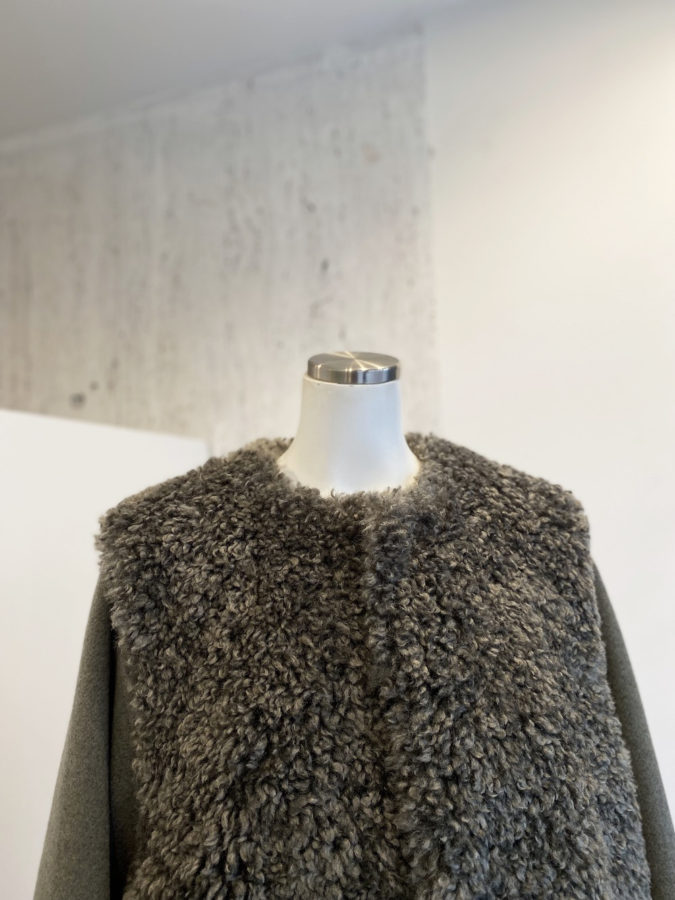 HYKE ハイク / FAUX SHEARLING COAT – six