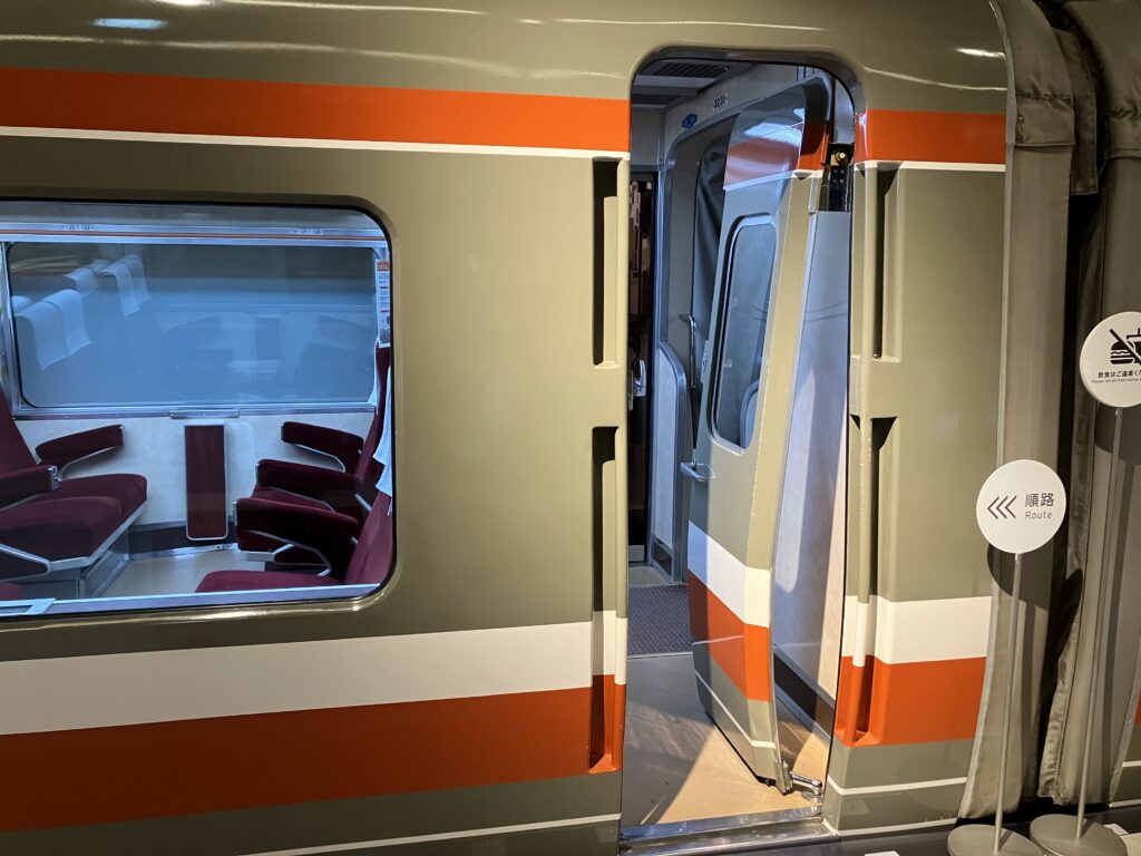 小田急 ロマンスカー – 憧れの展望席で知られるスーパーエクスプレス