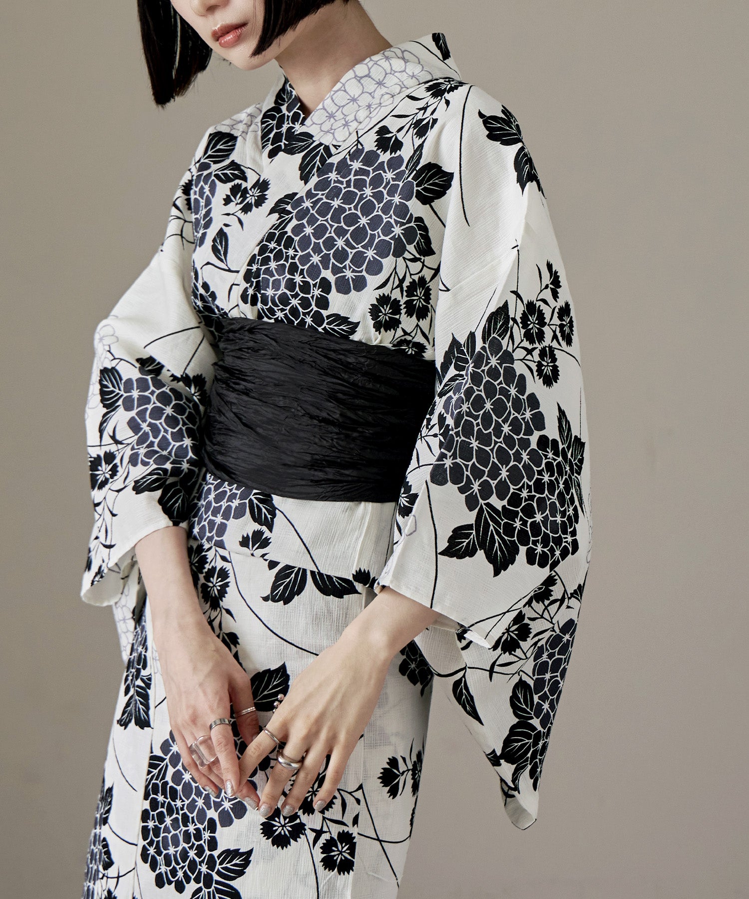 綿麻仕立て上がり浴衣＋しわ兵児帯 2点セット 紫陽花と芝草 黒｜浴衣