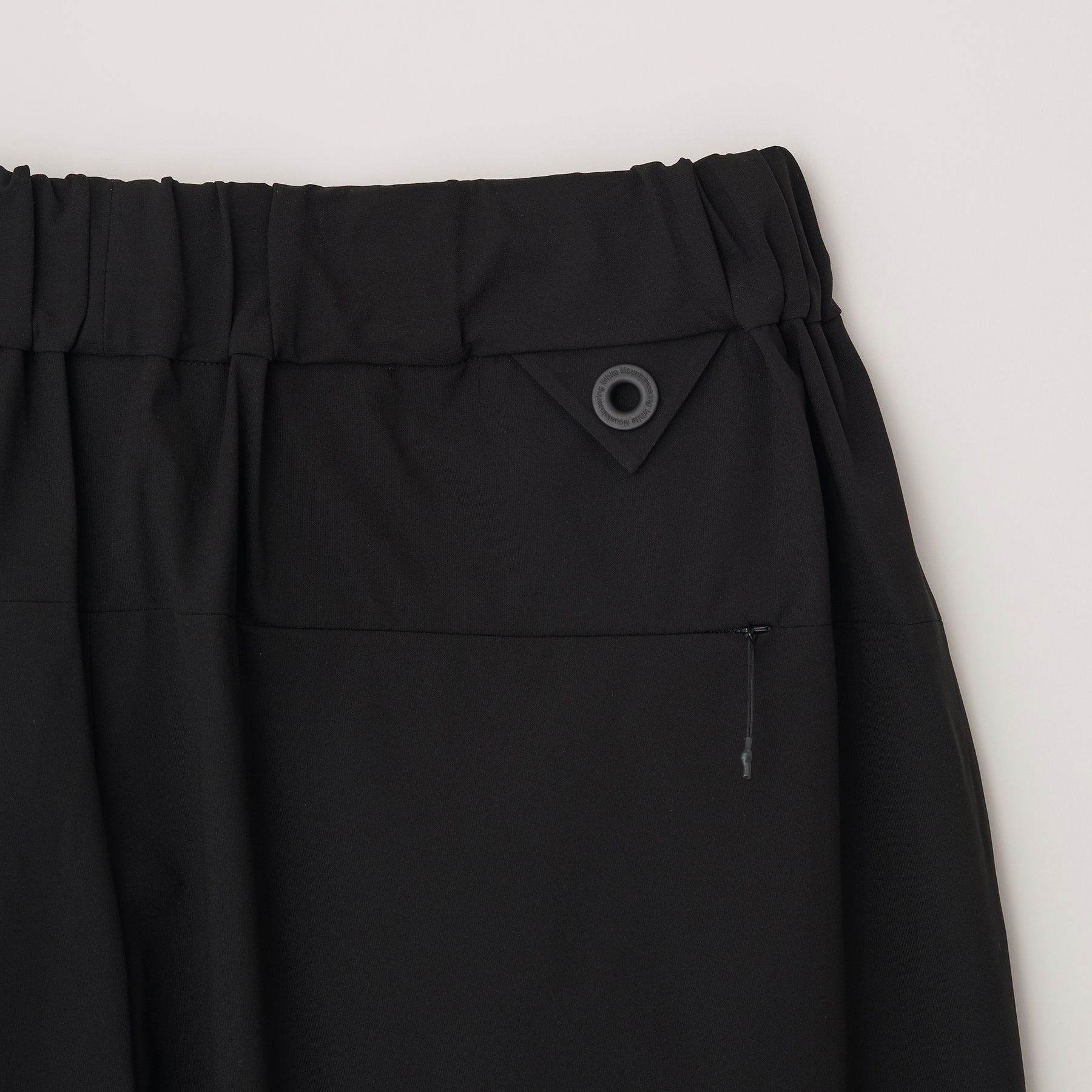 ホワイトマウンテニアリング】ソロテックス サルエル ショートパンツ