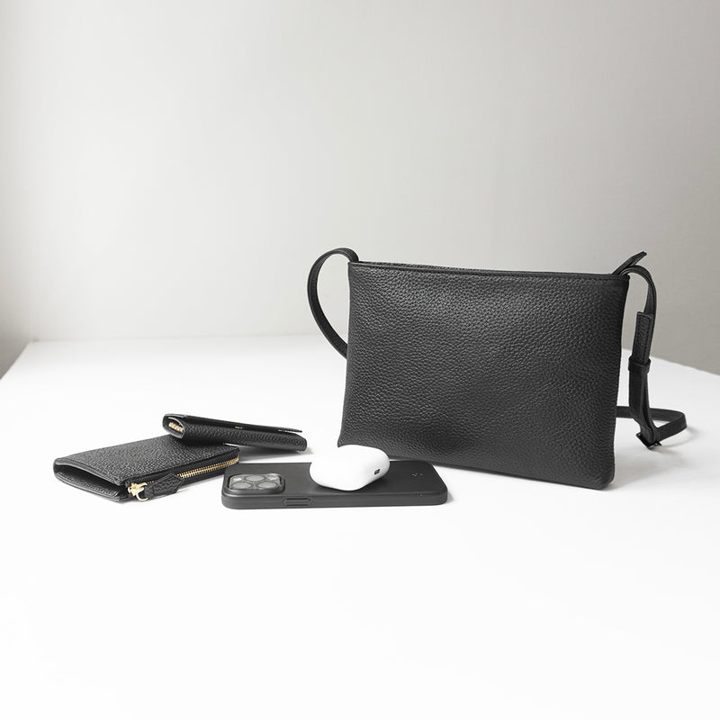 レザーサコッシュ ブラック – HushTug