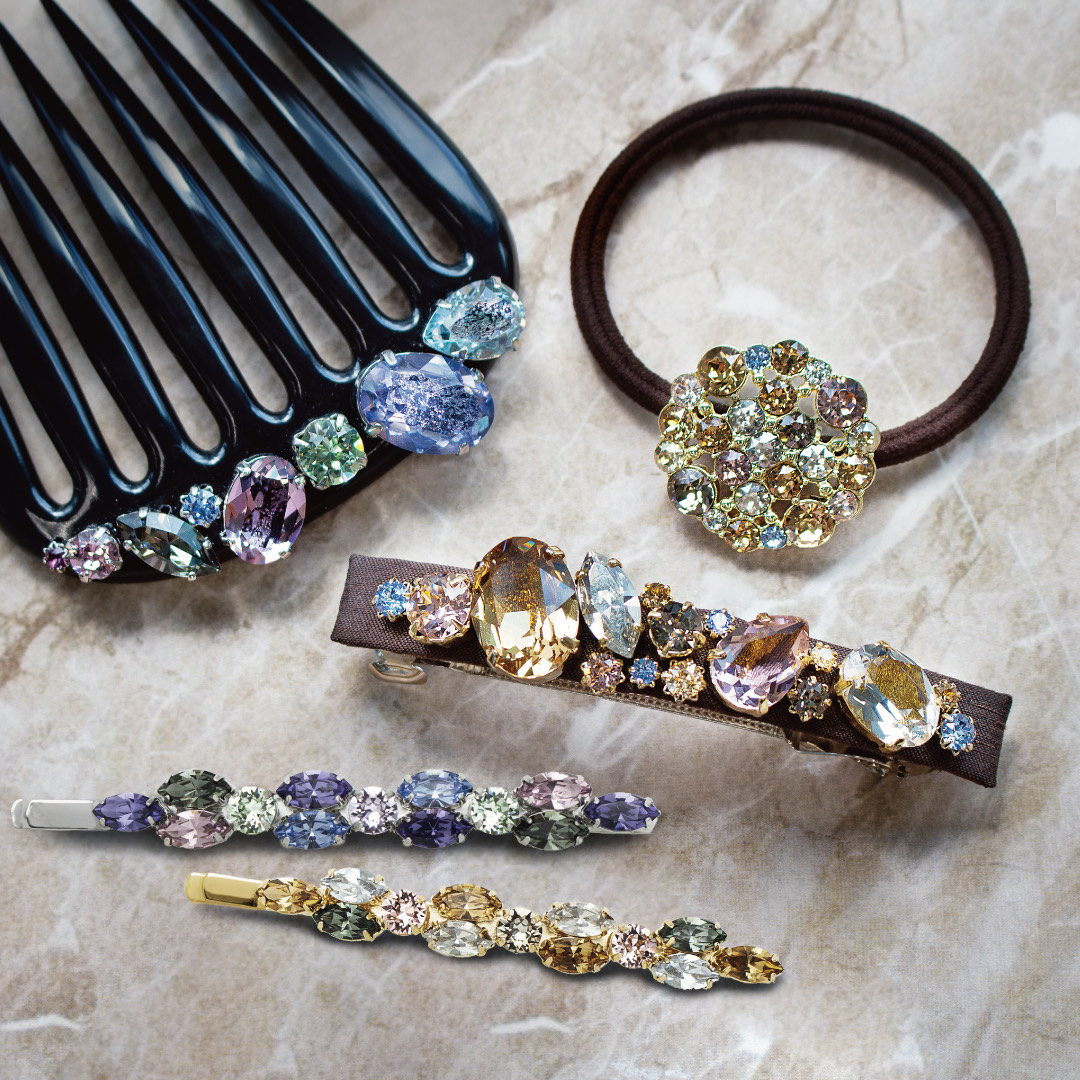 スワロフスキー・クリスタルの揺らめく輝きを毎日のヘアスタイルに