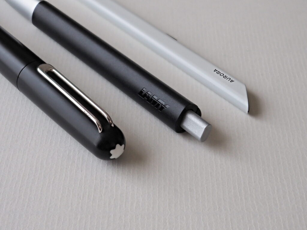 モンブランの筆記具の中に光る、モダンデザインのボールペン