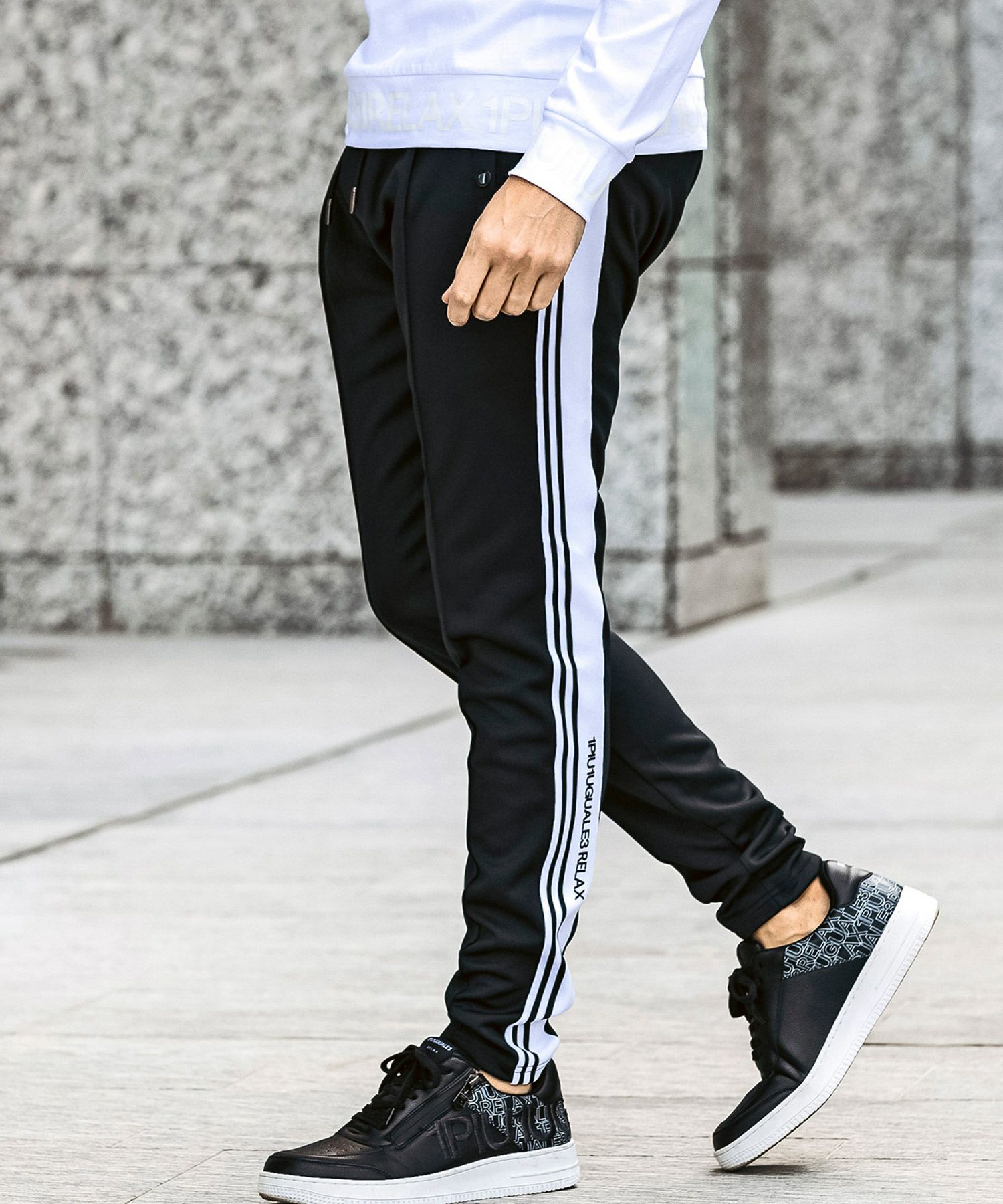 1PIU1UGUALE3 RELAX(ウノピゥウノウグァーレトレ リラックス