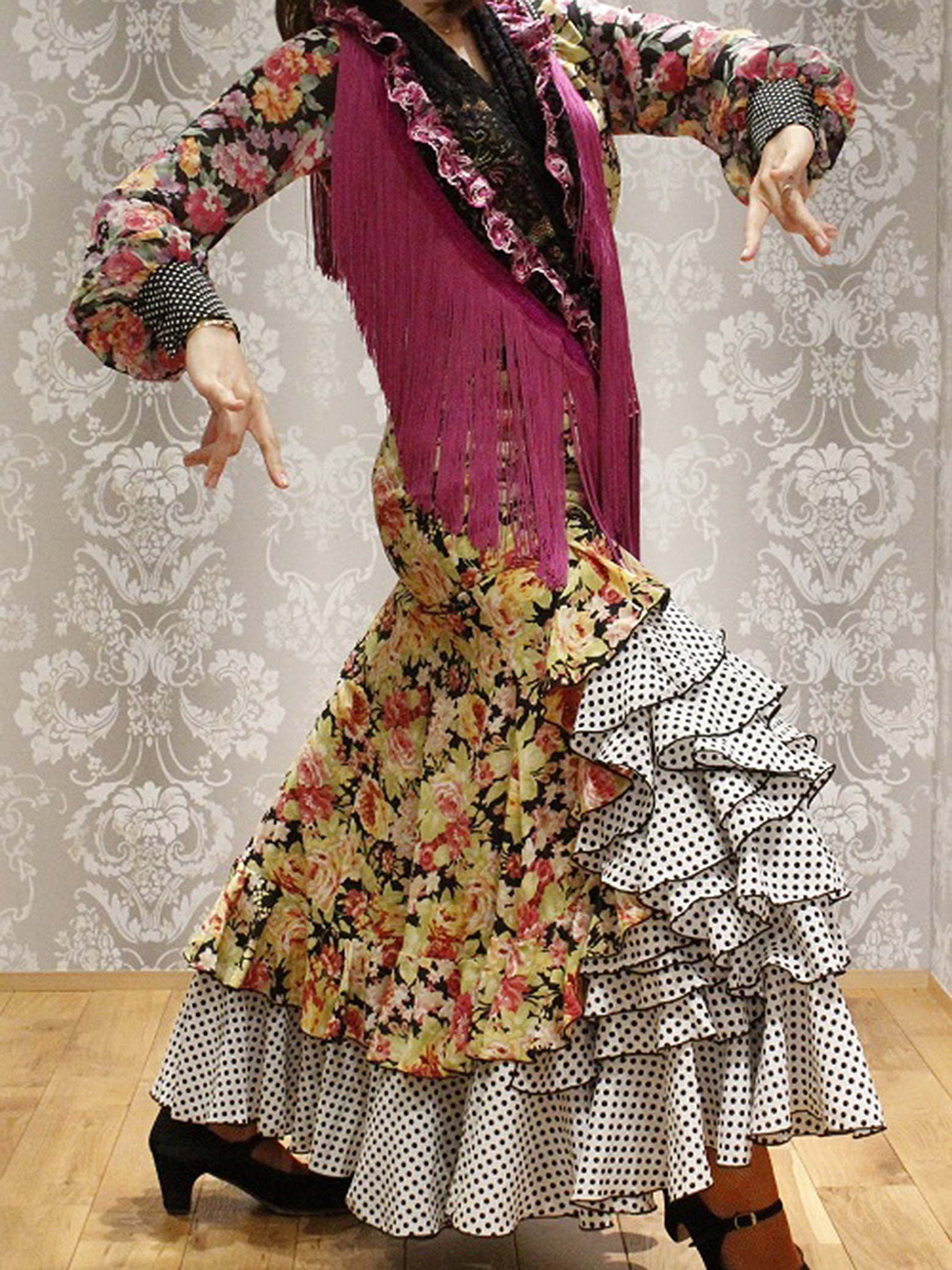 Sonia Johnes | フラメンコ衣装のソニア・ジョーンズ 公式ブランドサイト