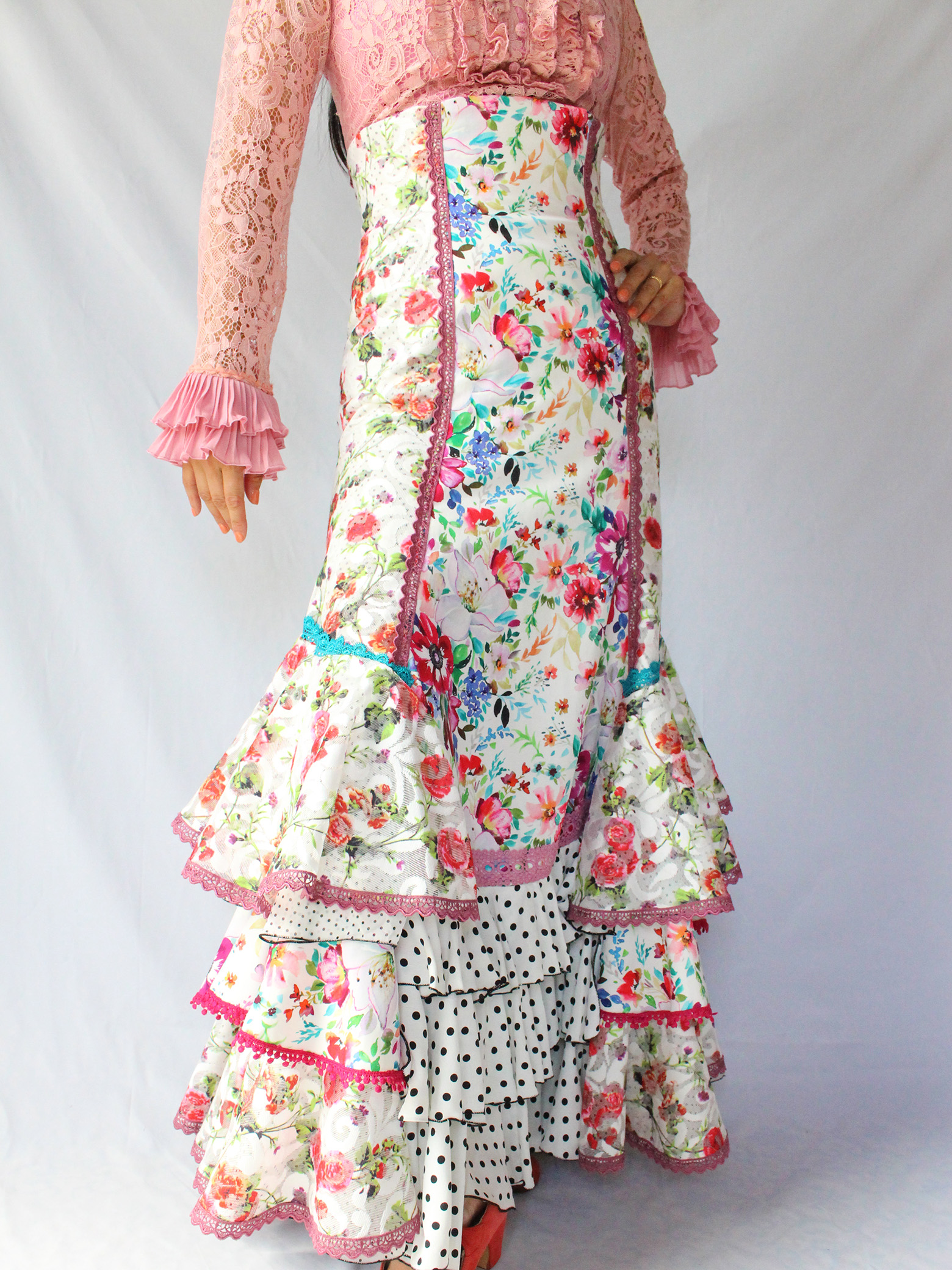 Sonia Johnes | フラメンコ衣装のソニア・ジョーンズ 公式ブランドサイト